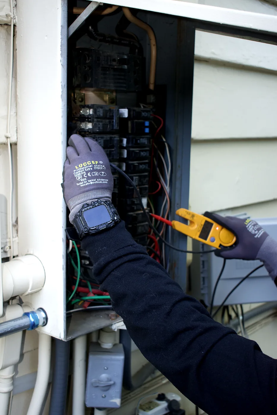 Electrical diagnostic testing at a residential electrical panel